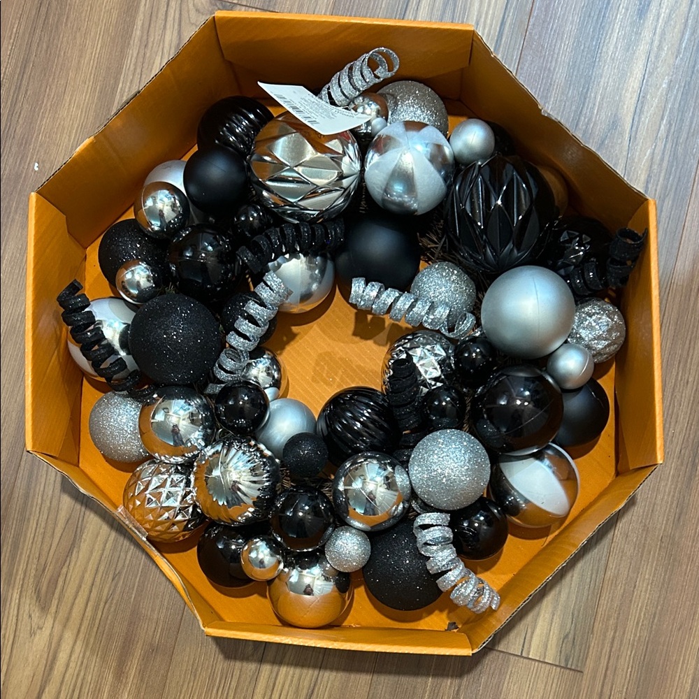 20 inch shatterproof ornament wreath